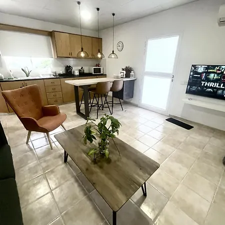 Cosy Refurbished Centre 아파트 레메소스