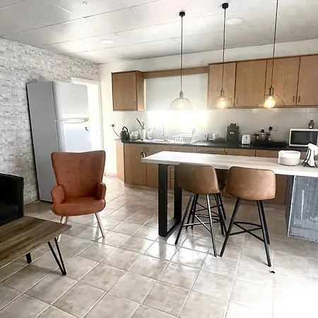 아파트 Cosy Refurbished Centre 레메소스